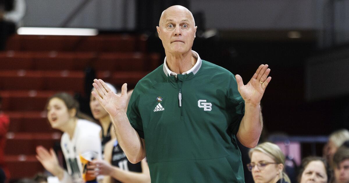 Green Bay's Kevin Borseth retires with 821 wins. He ranks 16th in Division I in career victories