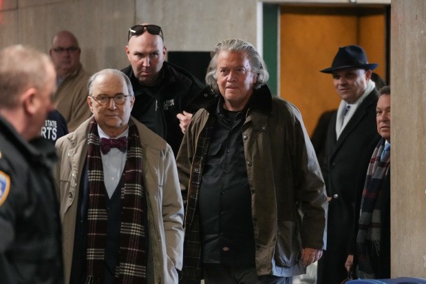 Steve Bannon wins week-long delay of trial for 'We Build the Wall' crowdfunding scam - New York Daily News