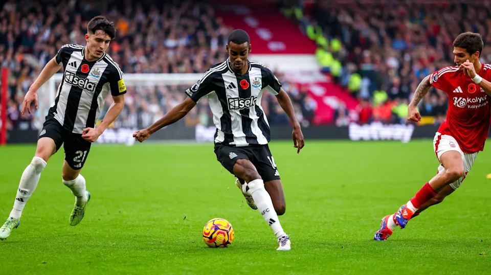 Fans Turn to Crowdfunding as Manchester United Eye Alexander Isak